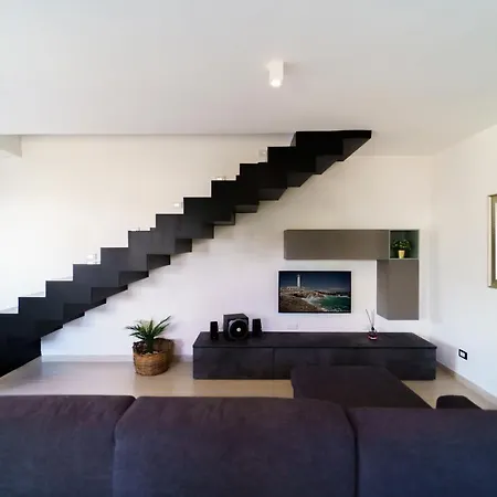 Vittoria - Waterfront House Vila *