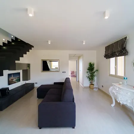 Vittoria - Waterfront House Vila
