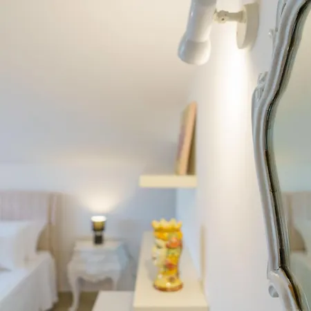 Vittoria - Waterfront House Villa Augusta